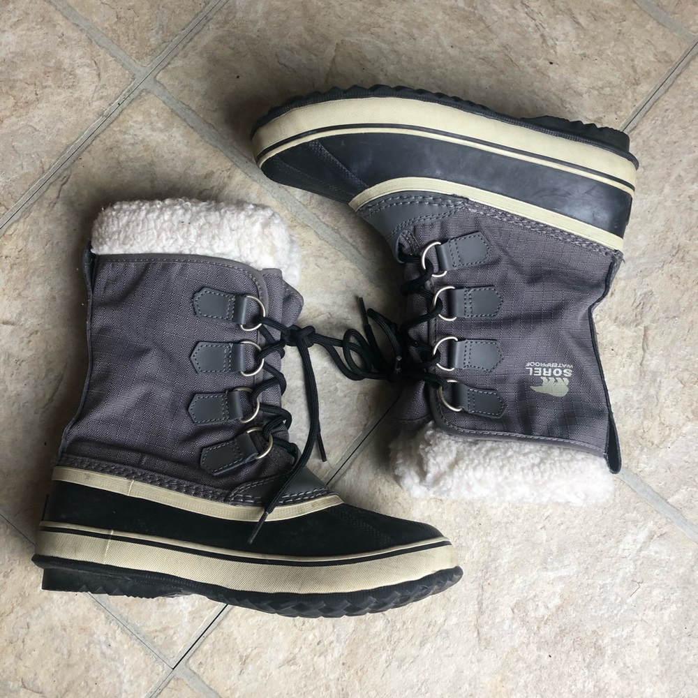Womens Sorel winter carnival caribou snow boots 8